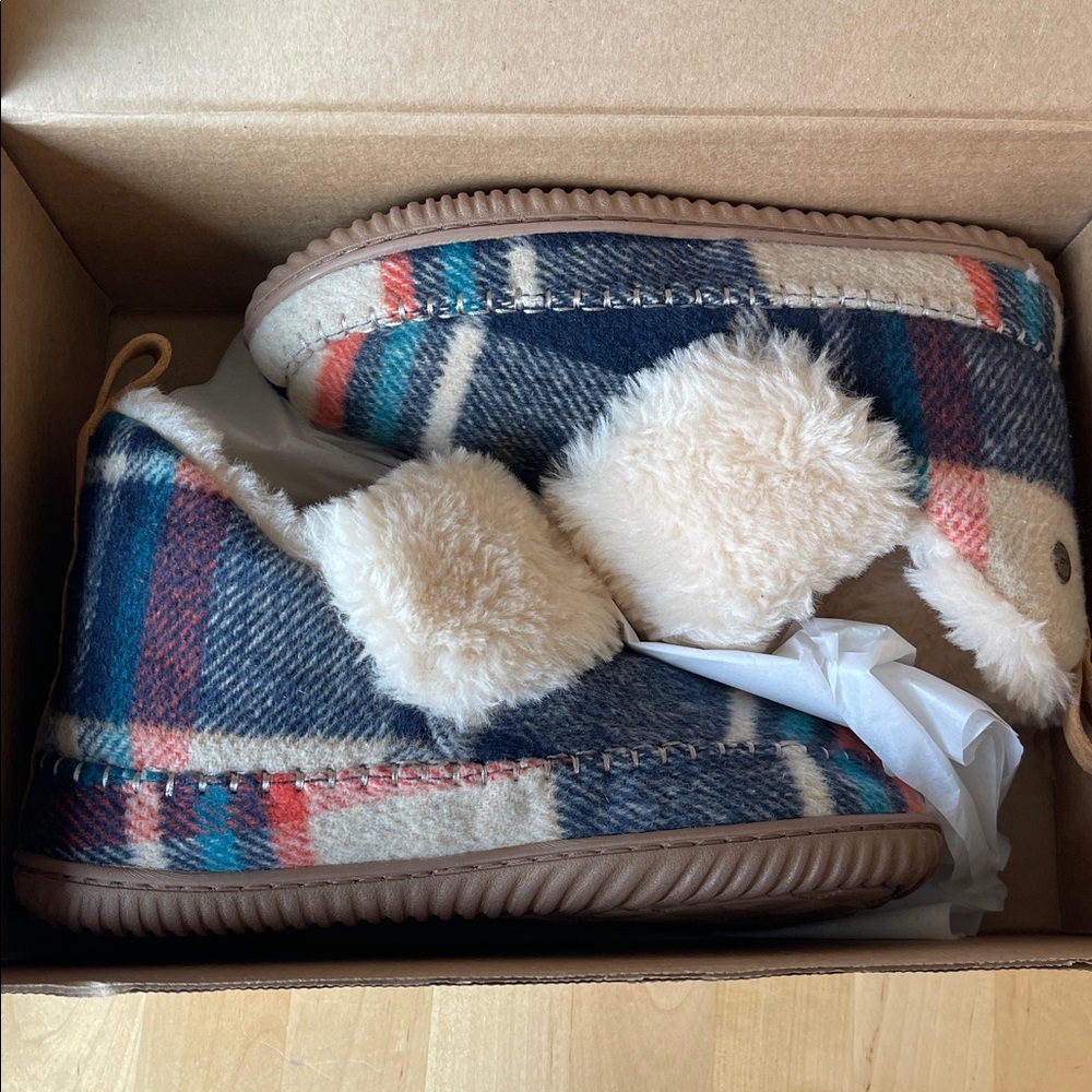 Dearfoams Women's Moritz Indoor/Outdoor Cozy Bootie Slipper House Shoe Size 8